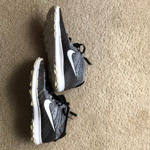 Nike Chukka Black White Running Shoes
